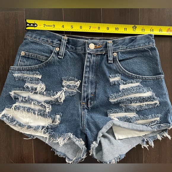 WRANGLER Distressed high-waist Jean Shorts (medium wash) - Picture 2 of 7